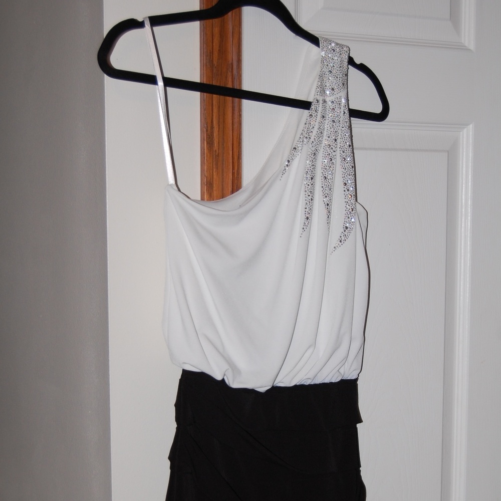 Like New Jodi Kristopher black and cream dress